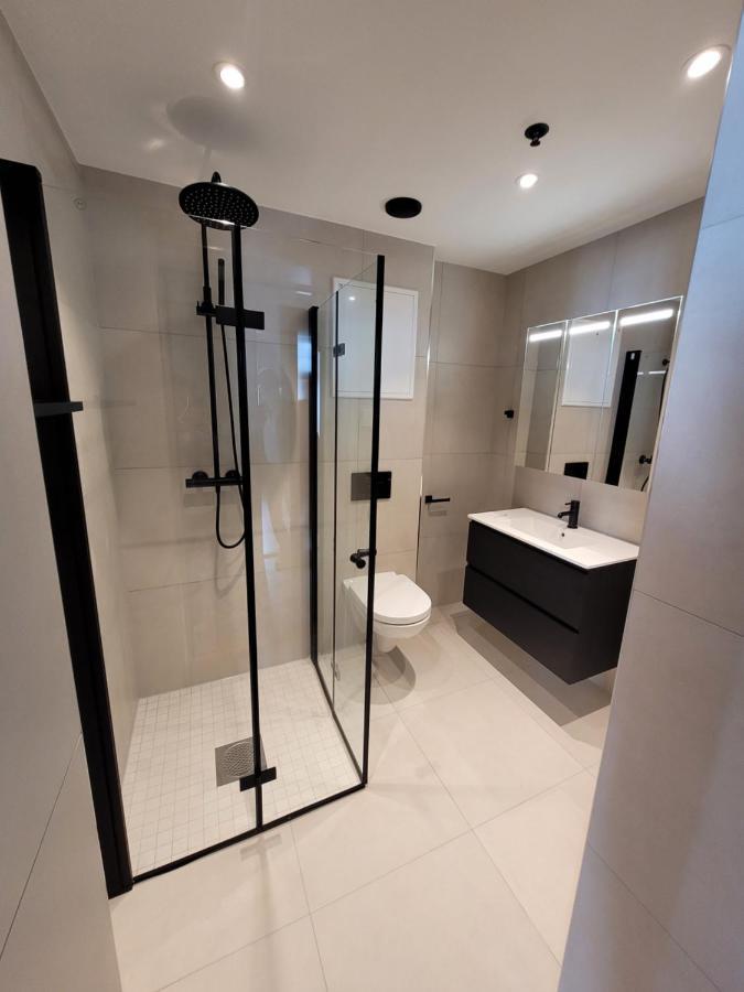 Single Elegant Room I Sentrum- Sea View Alesund Bagian luar foto