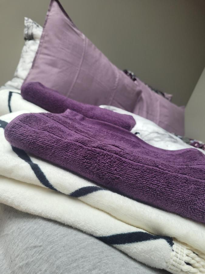 Single Elegant Room I Sentrum- Sea View Alesund Bagian luar foto