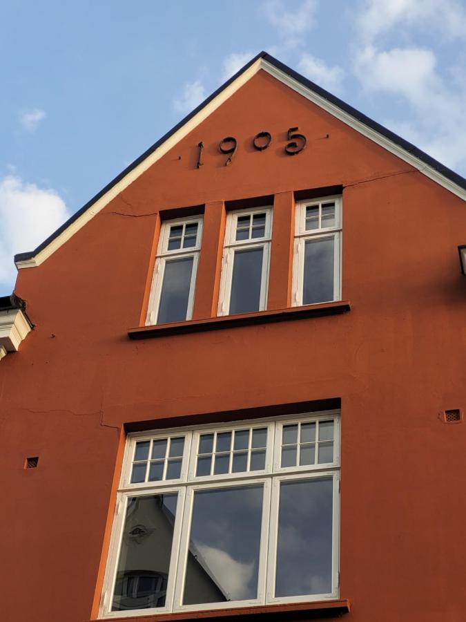 Single Elegant Room I Sentrum- Sea View Alesund Bagian luar foto