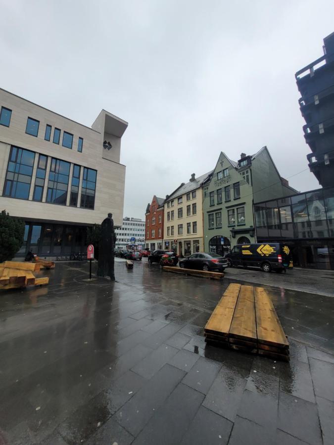 Single Elegant Room I Sentrum- Sea View Alesund Bagian luar foto