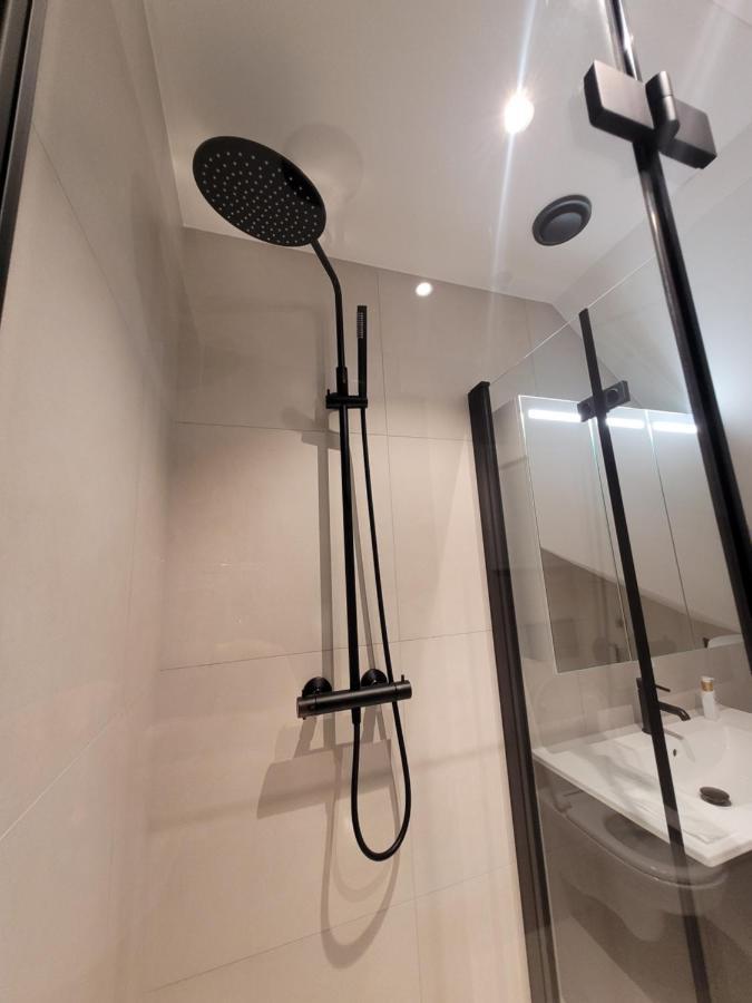 Single Elegant Room I Sentrum- Sea View Alesund Bagian luar foto